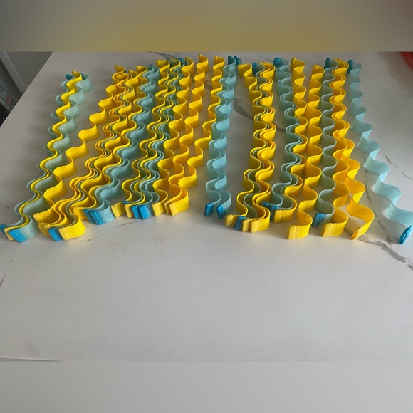 30 Pieces Heatless Waves Curlers Spiral Curls Styling No Heat HairRollers Hooks - Picture 8 of 8